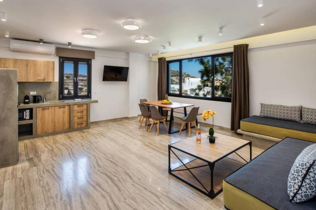 Christianna & George Luxury Hot Tub Apartment Fira  Dış mekan fotoğraf